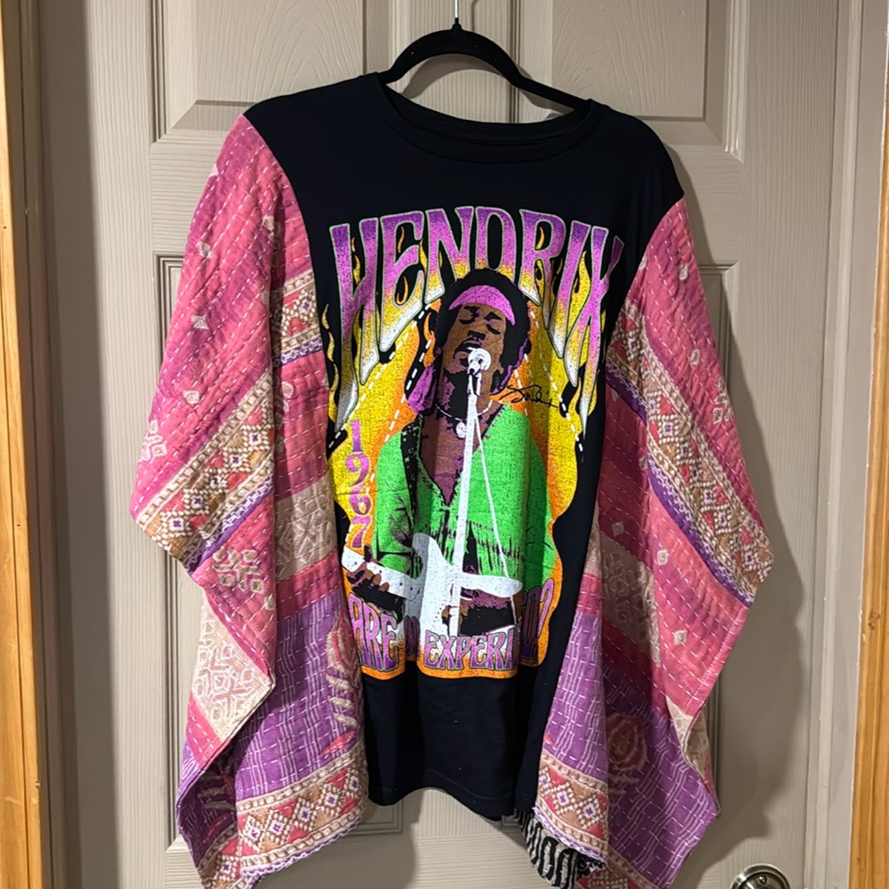 Hendrix Graphic Poncho Top - Black and Pink